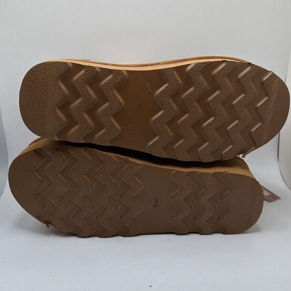 CUSHIONAIRE Women's Genuine Suede pull on platform boot +Memory Foam 6.5 WIDE CH - Picture 5 of 7